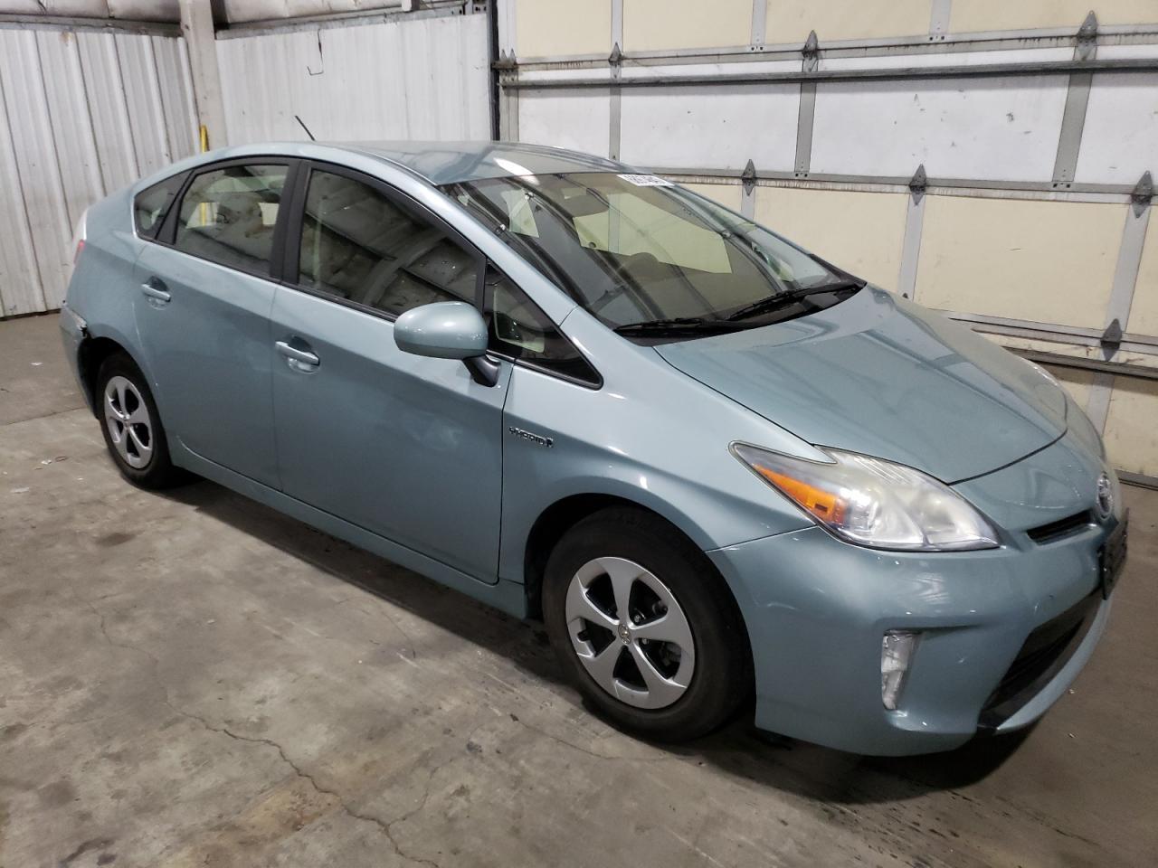 2015 TOYOTA PRIUS - Image 4