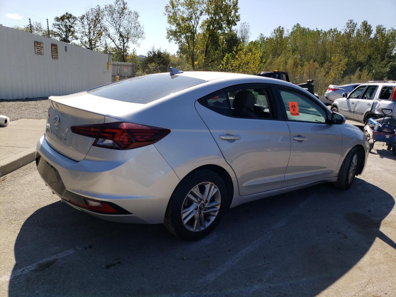 2019 HYUNDAI ELANTRA SE - Фото 3