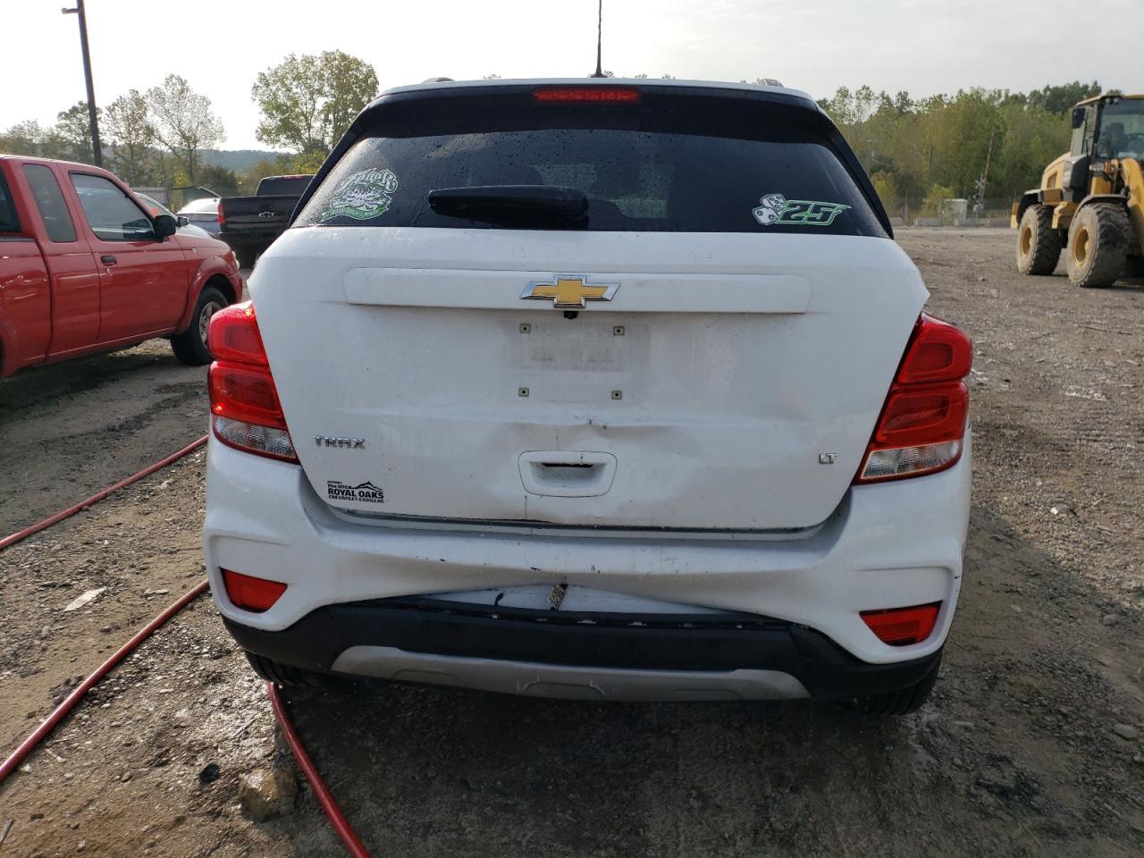 2018 CHEVROLET TRAX 1LT - Image 6