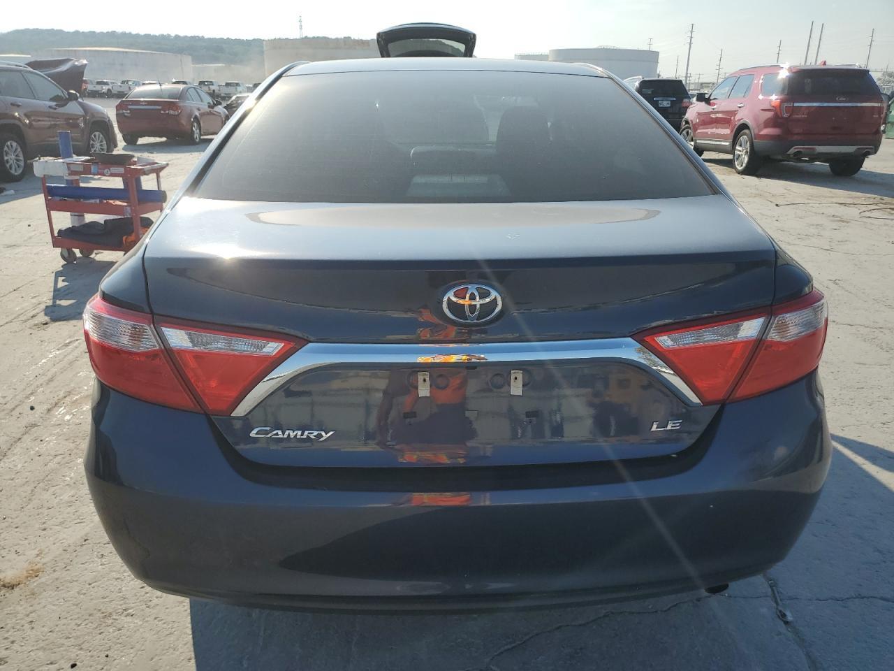 2017 TOYOTA CAMRY LE - Image 6