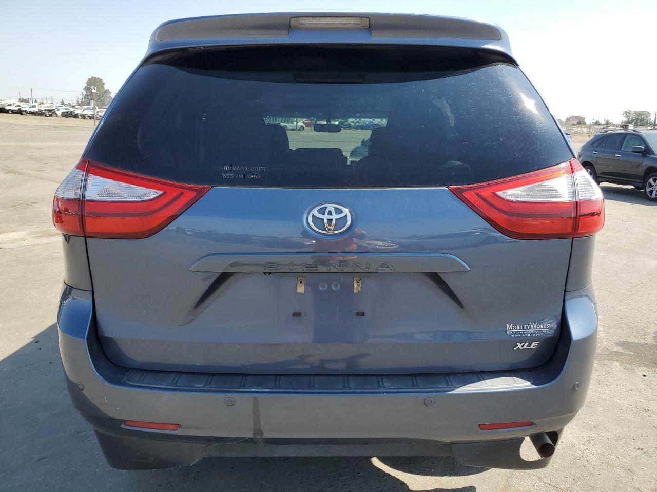 2015 TOYOTA SIENNA XLE - Фото 6