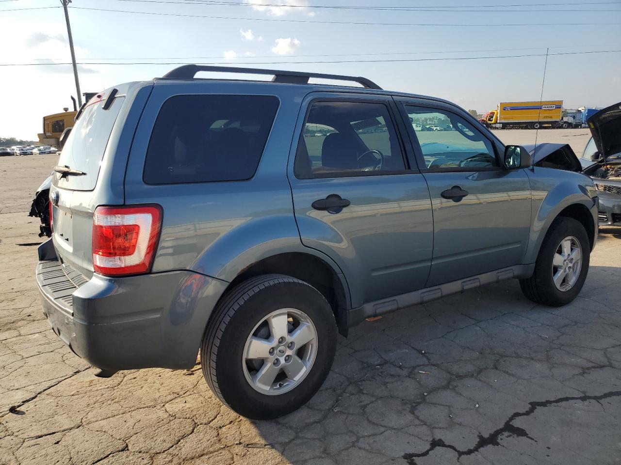 2010 FORD ESCAPE XLT - Image 3