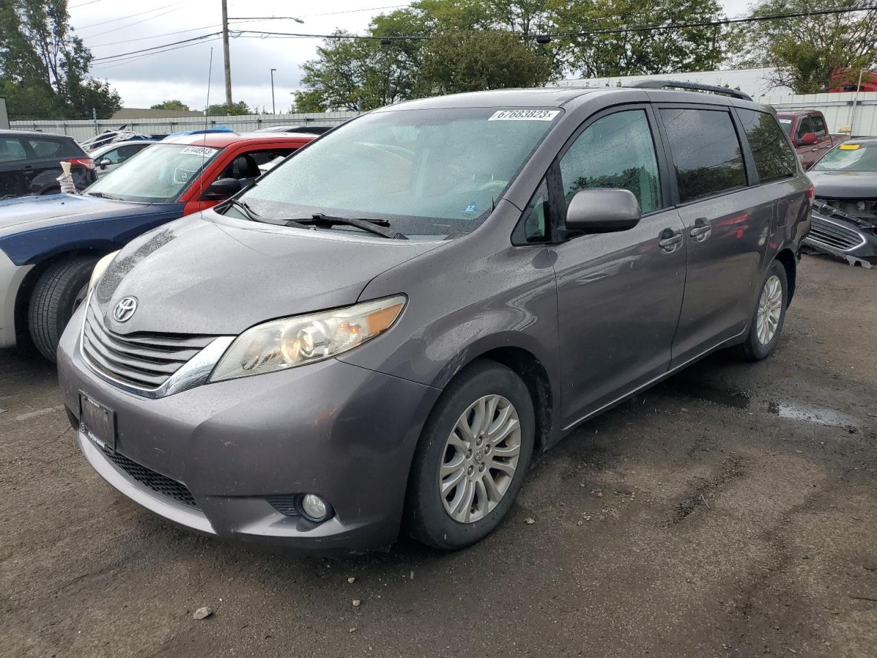 2011 TOYOTA SIENNA XLE