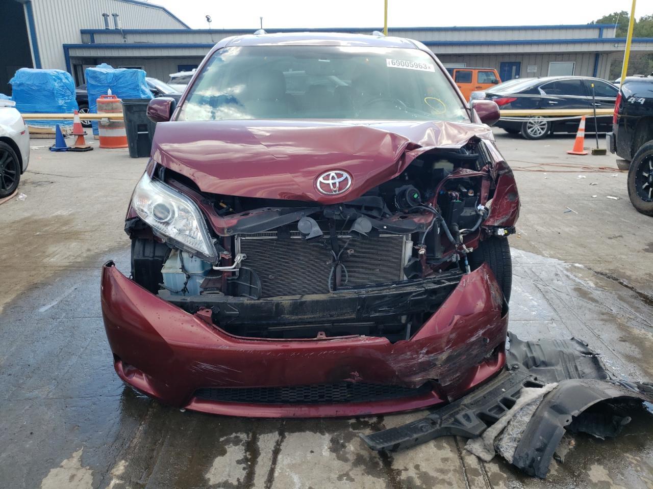 2015 TOYOTA SIENNA XLE - Фото 5