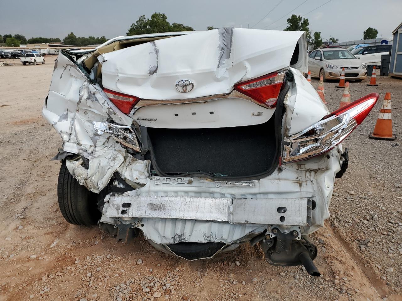 2016 TOYOTA CAMRY LE - Image 6