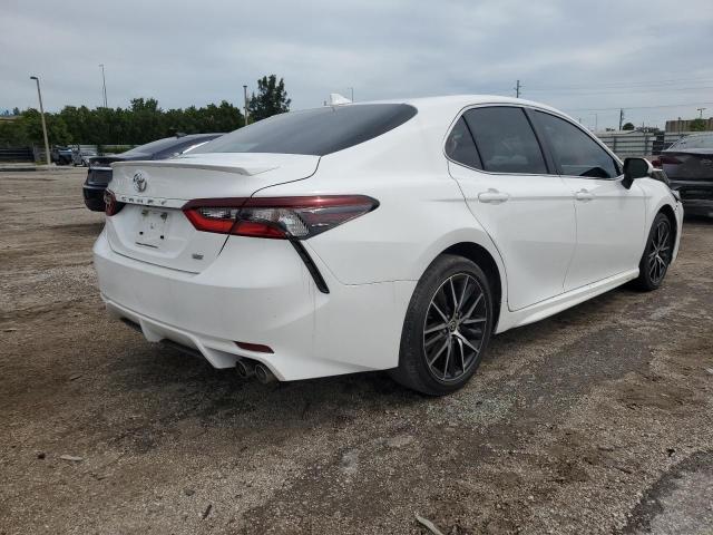 2021 Toyota Camry Se - Фото 3