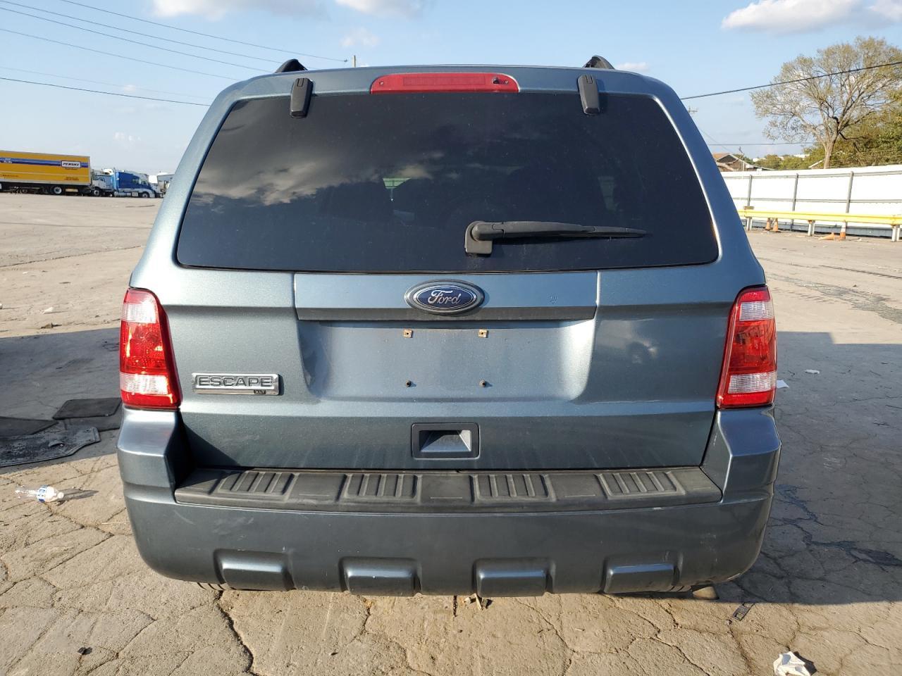 2010 FORD ESCAPE XLT - Image 6