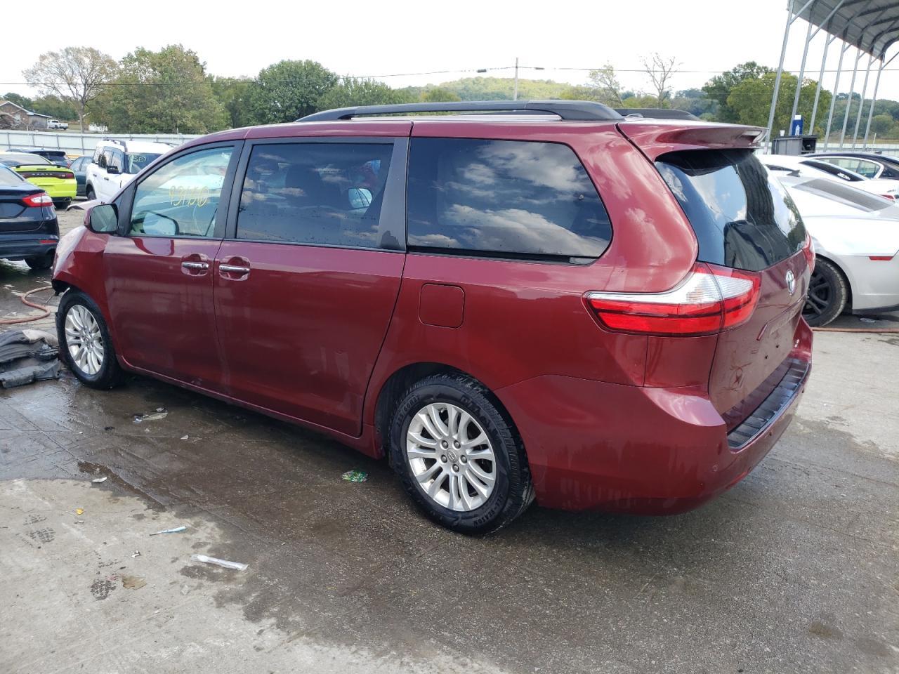 2015 TOYOTA SIENNA XLE - Фото 2