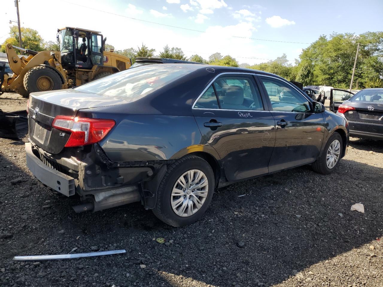 2014 TOYOTA CAMRY L - Фото 3