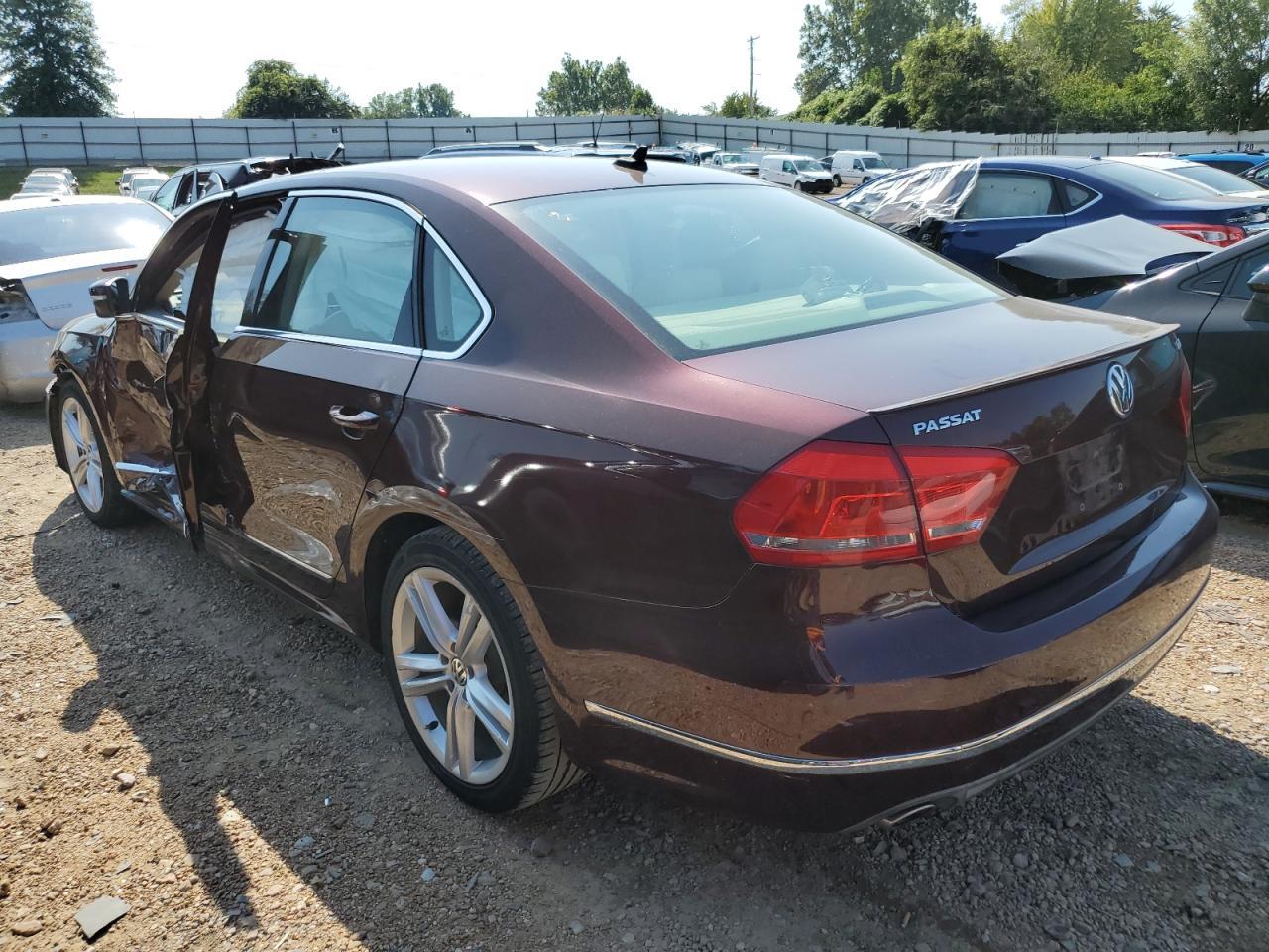 2014 VOLKSWAGEN PASSAT SEL - Фото 2