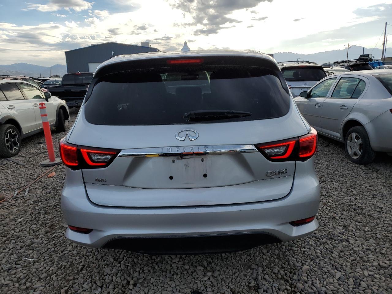2019 INFINITI QX60 LUXE - Image 6
