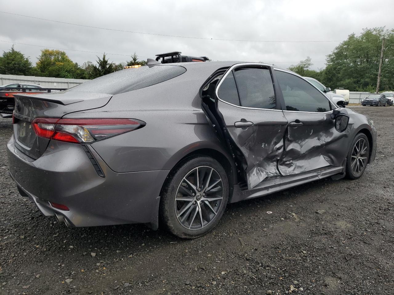 2021 TOYOTA CAMRY SE - Фото 3