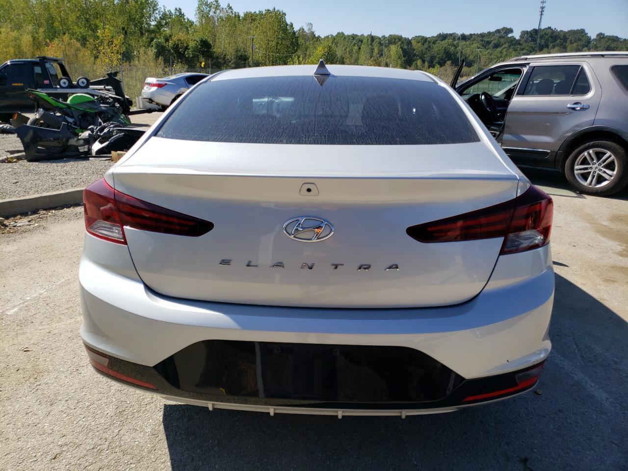2019 HYUNDAI ELANTRA SE - Фото 6