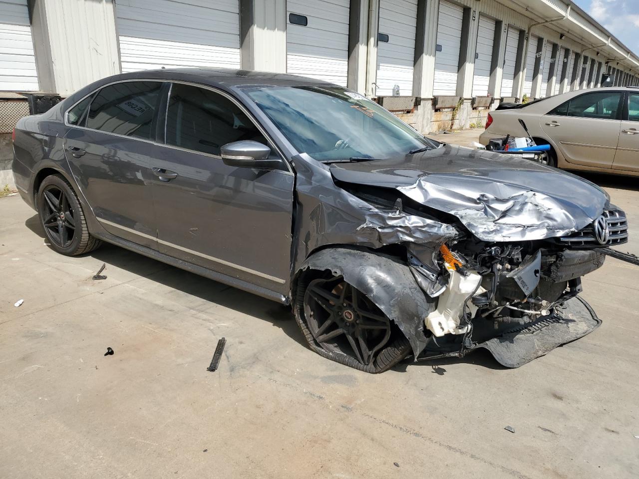 2014 VOLKSWAGEN PASSAT SEL - Фото 4