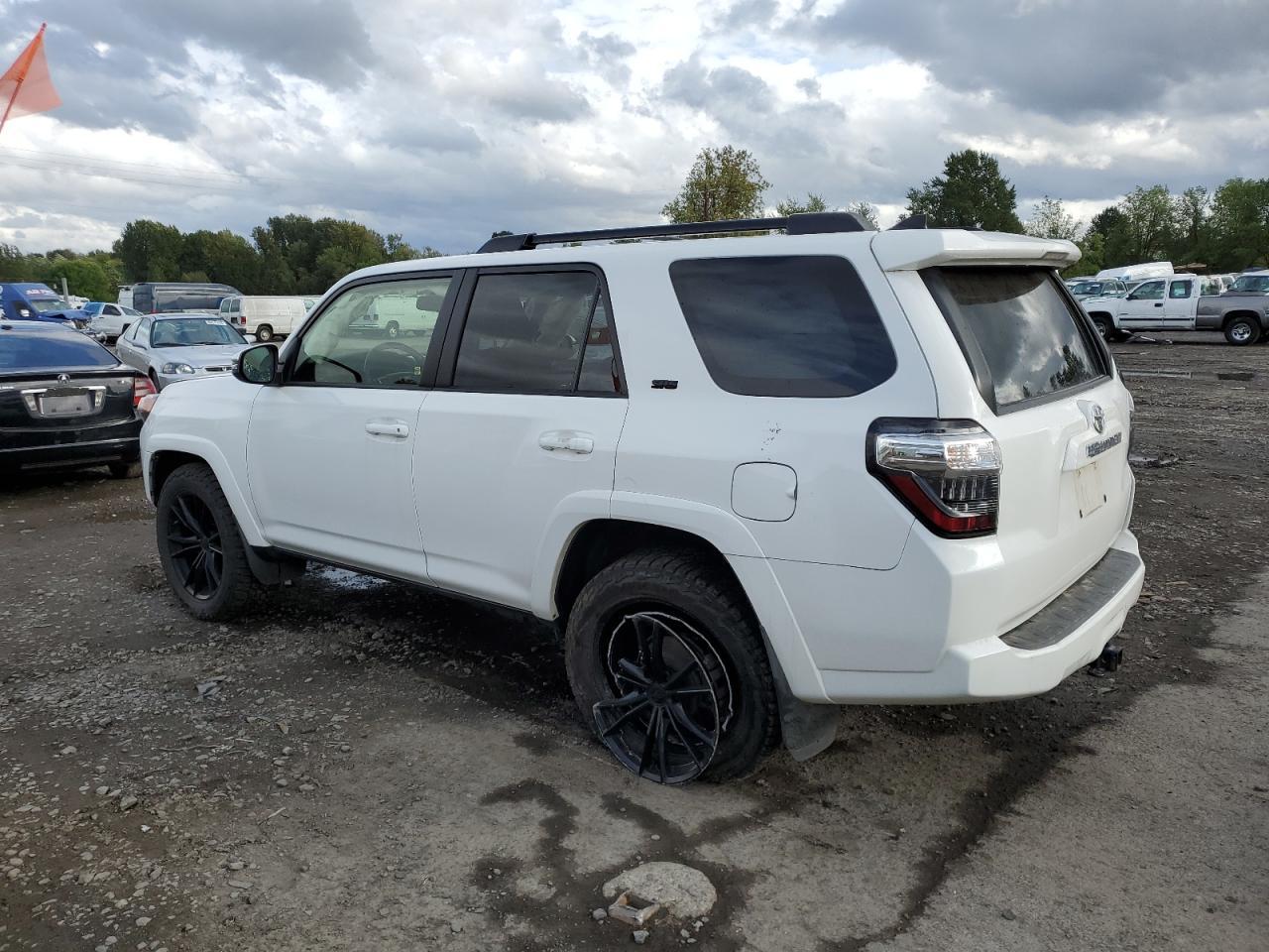 2019 TOYOTA 4RUNNER SR - Фото 2