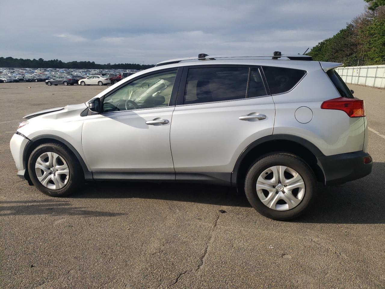 2015 TOYOTA RAV4 LE - Фото 2