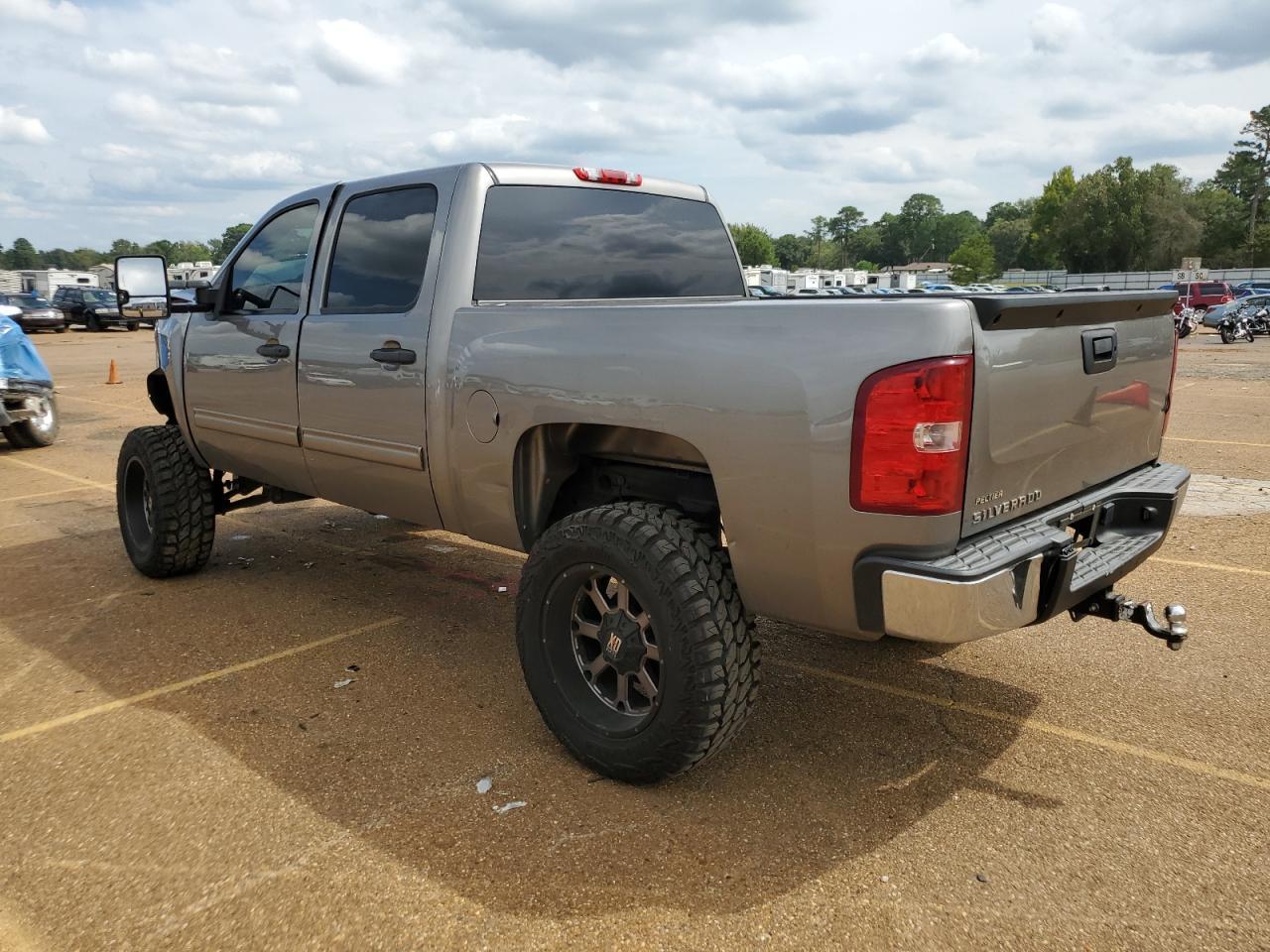 2013 CHEVROLET SILVERADO - Image 2