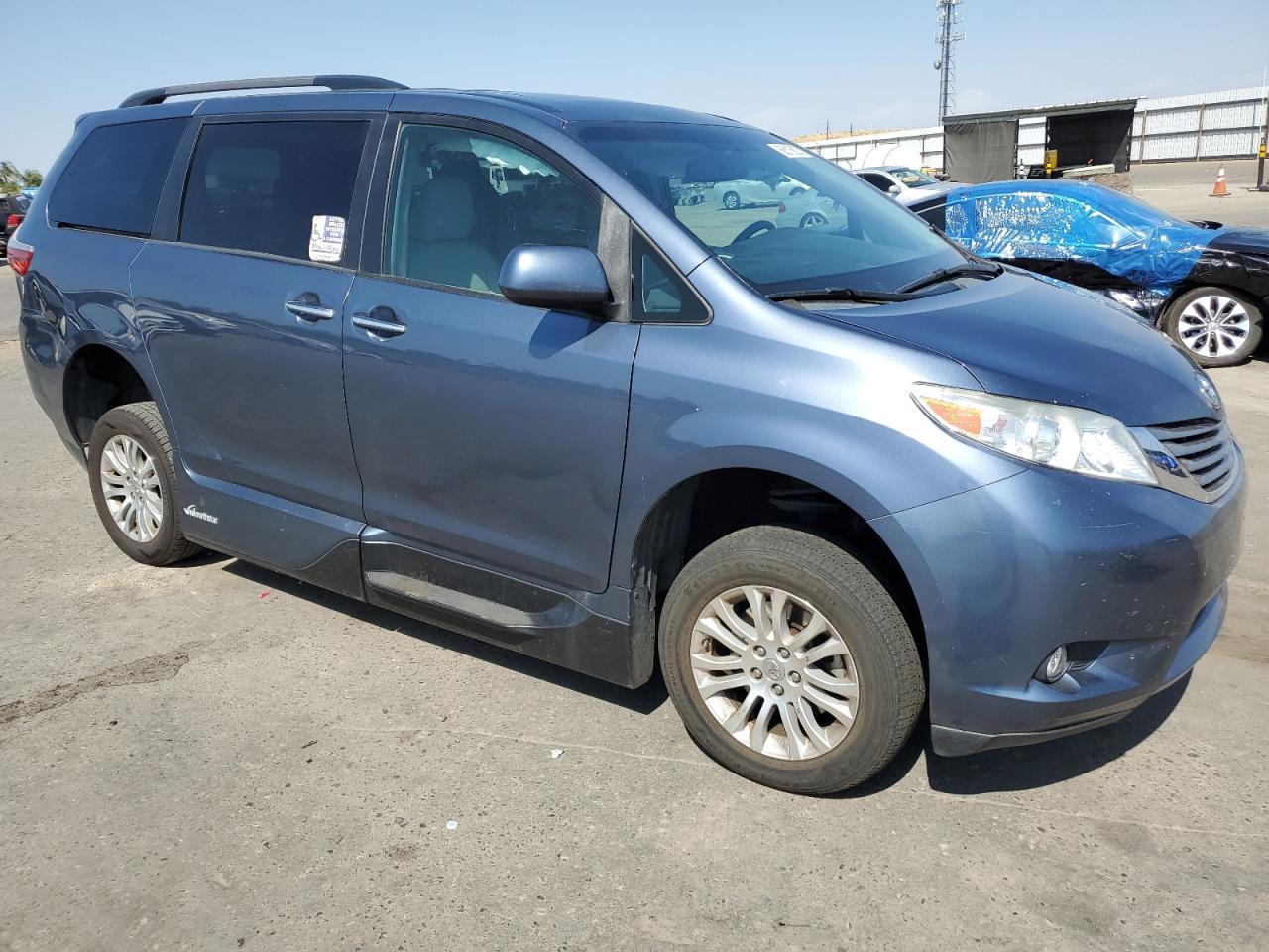2015 TOYOTA SIENNA XLE - Фото 4