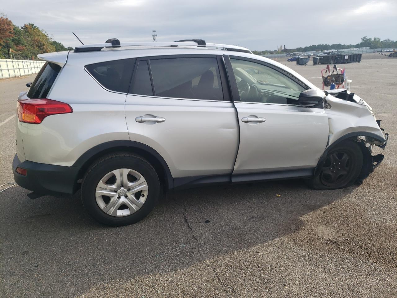 2015 TOYOTA RAV4 LE - Фото 3