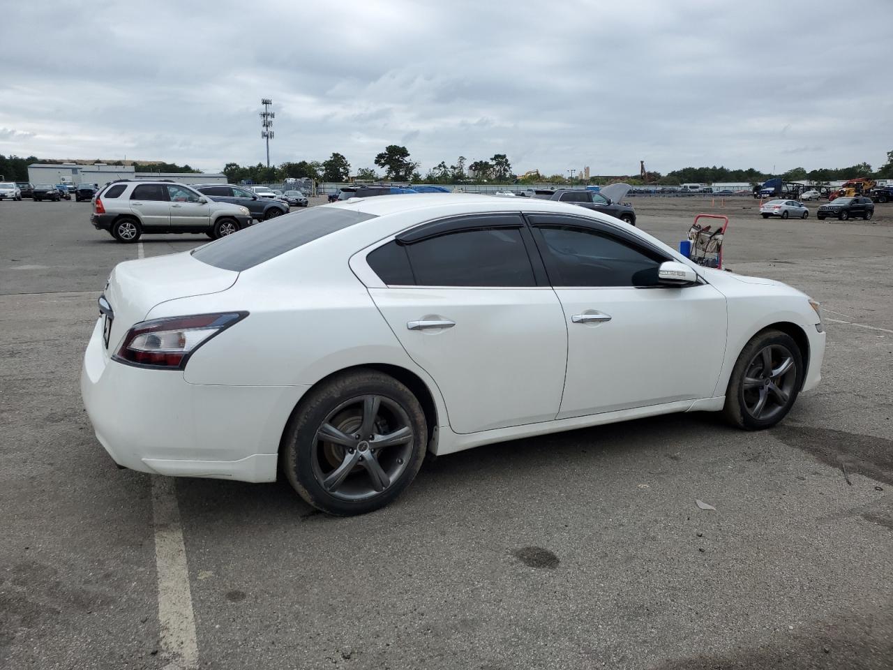 2013 NISSAN MAXIMA S - Фото 3
