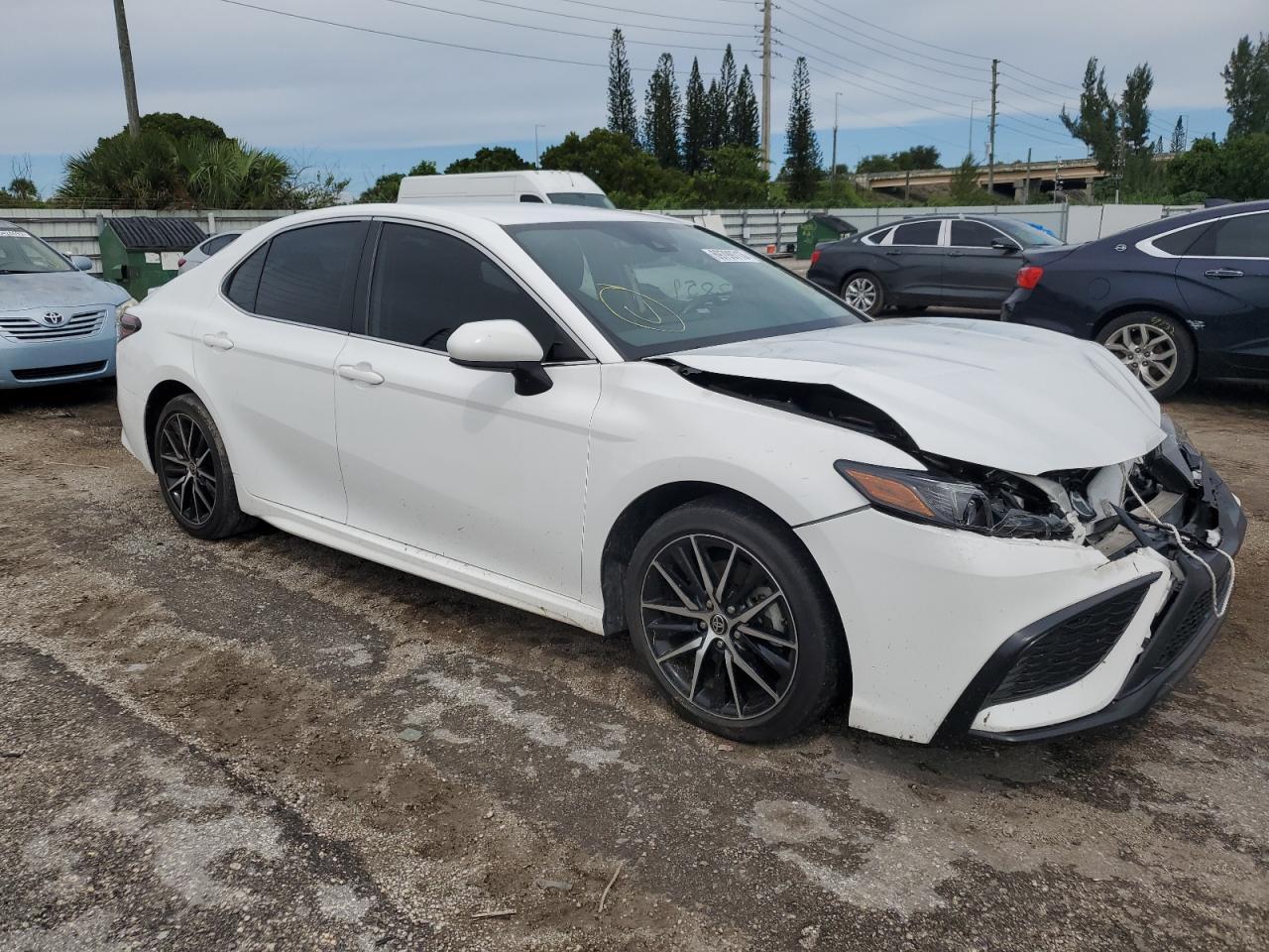 2021 TOYOTA CAMRY SE - Фото 4