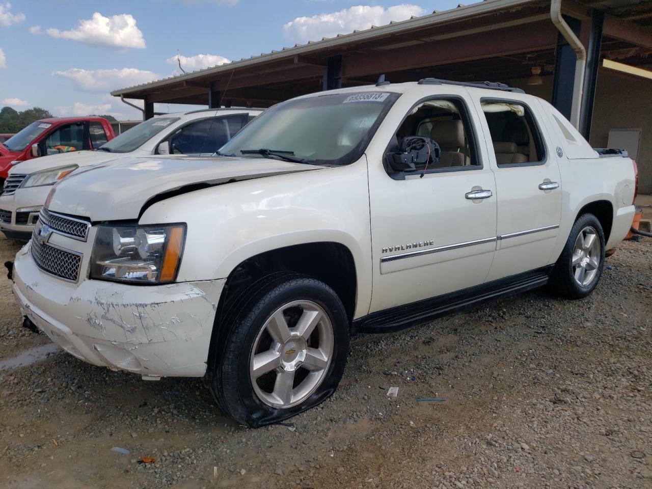 2013 CHEVROLET AVALANCHE car image