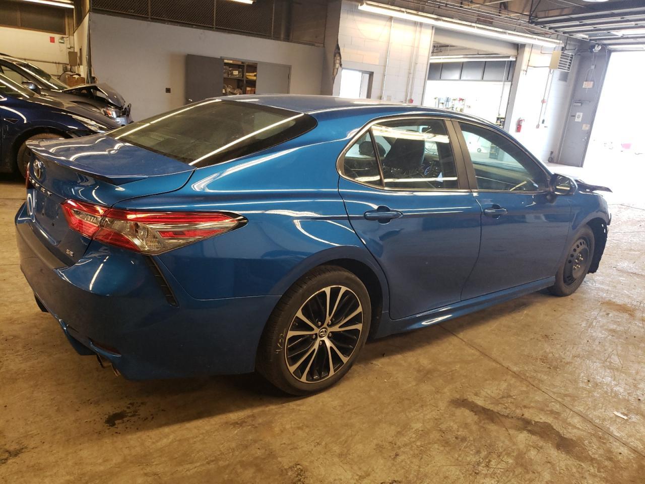 2018 TOYOTA CAMRY L - Фото 3