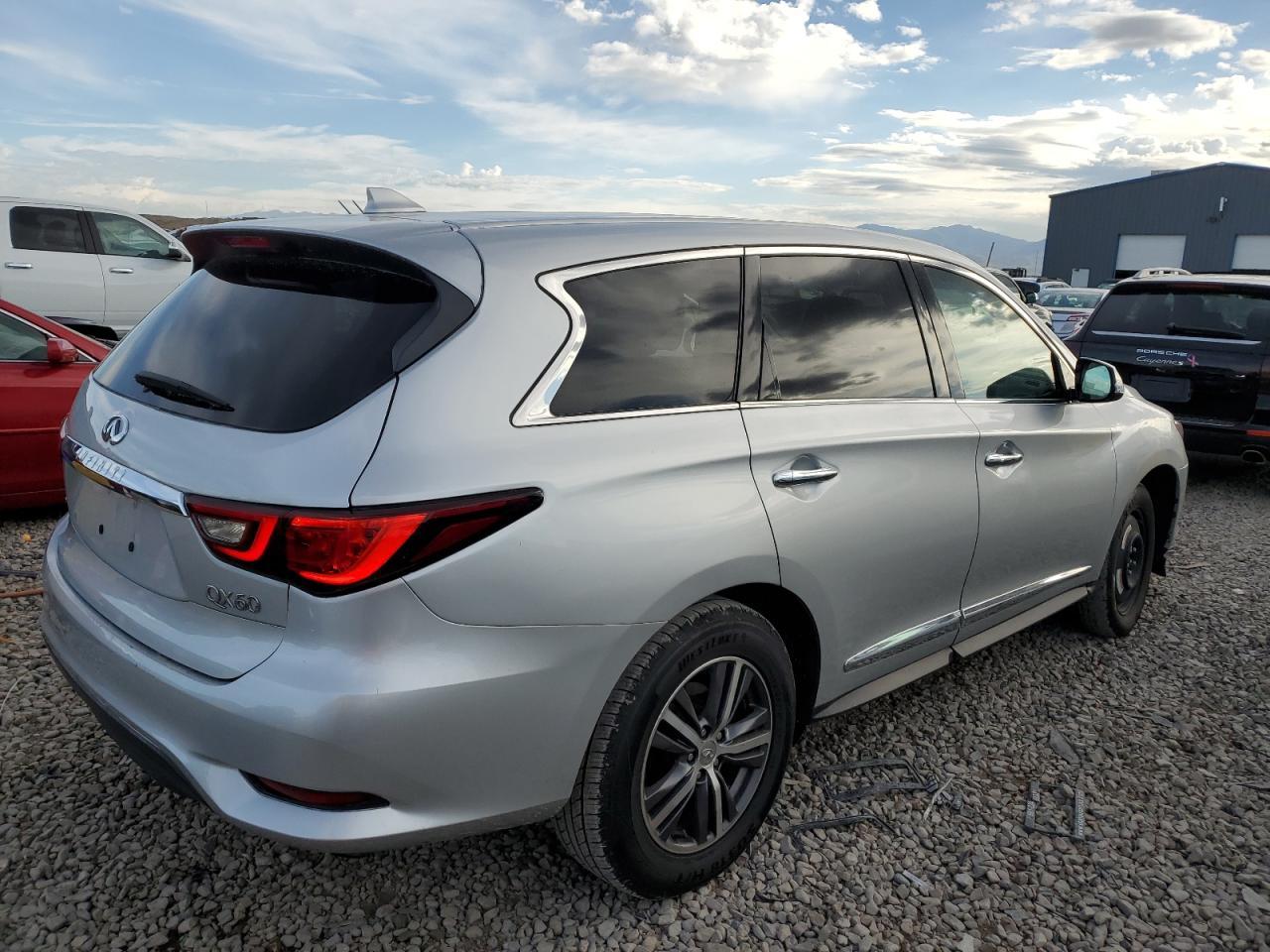 2019 INFINITI QX60 LUXE - Image 3