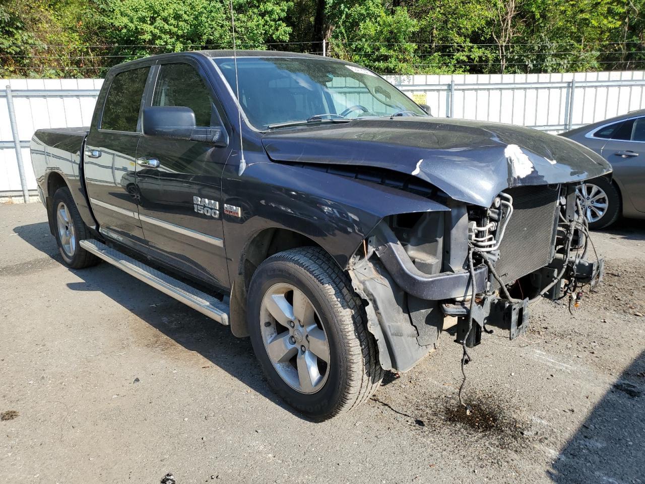 2015 RAM 1500 SLT - Image 4