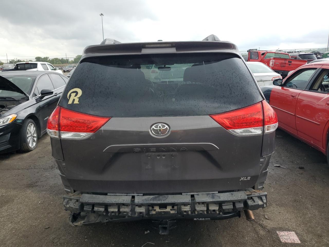 2011 TOYOTA SIENNA XLE - Фото 6