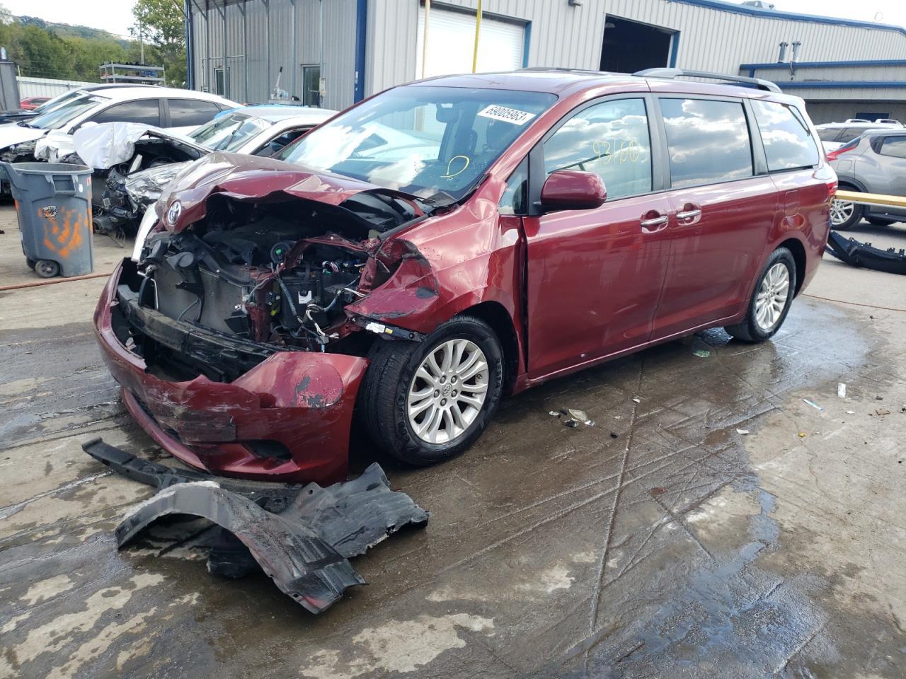 2015 TOYOTA SIENNA XLE