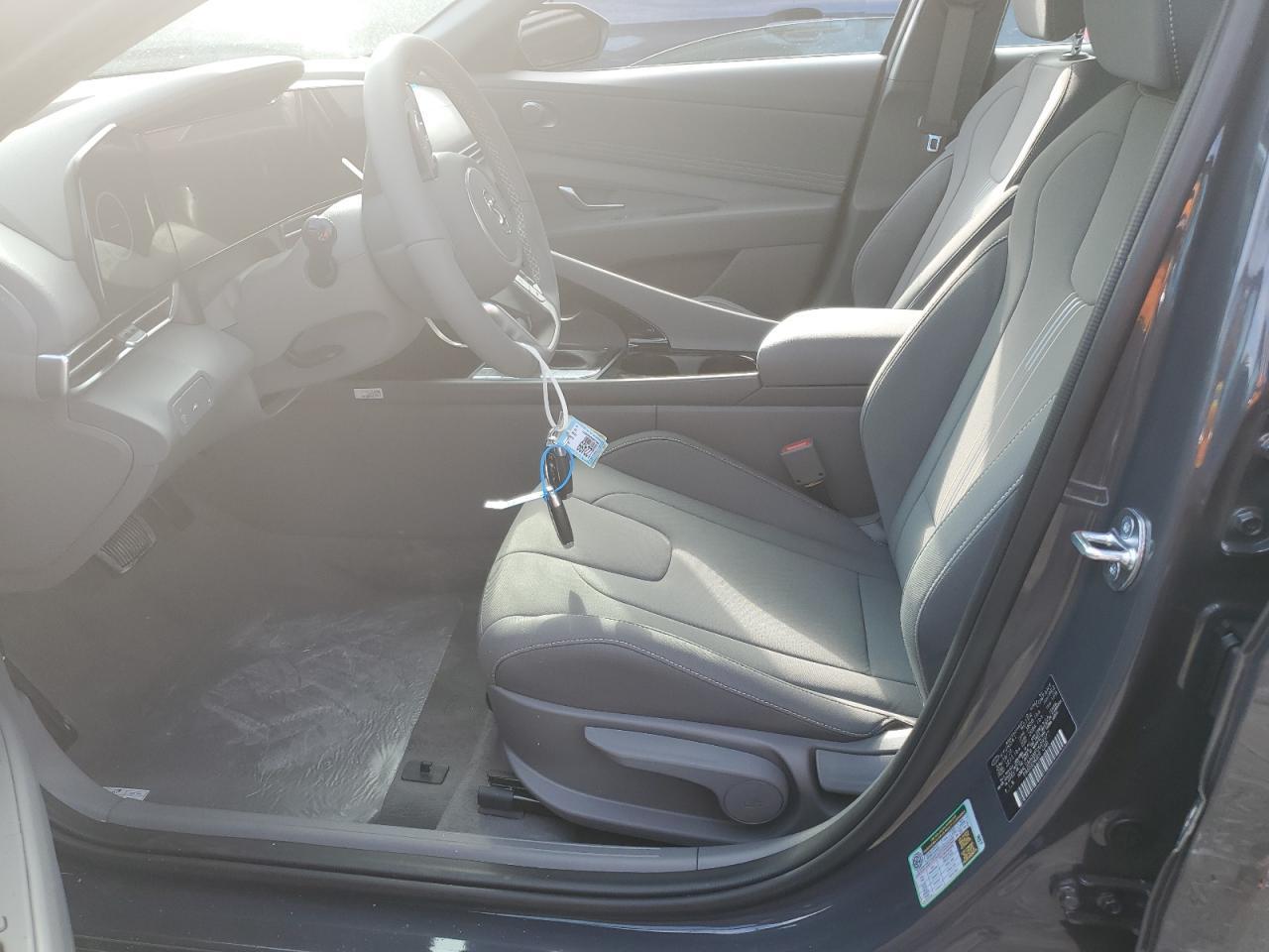 2023 HYUNDAI ELANTRA SE - Фото 7
