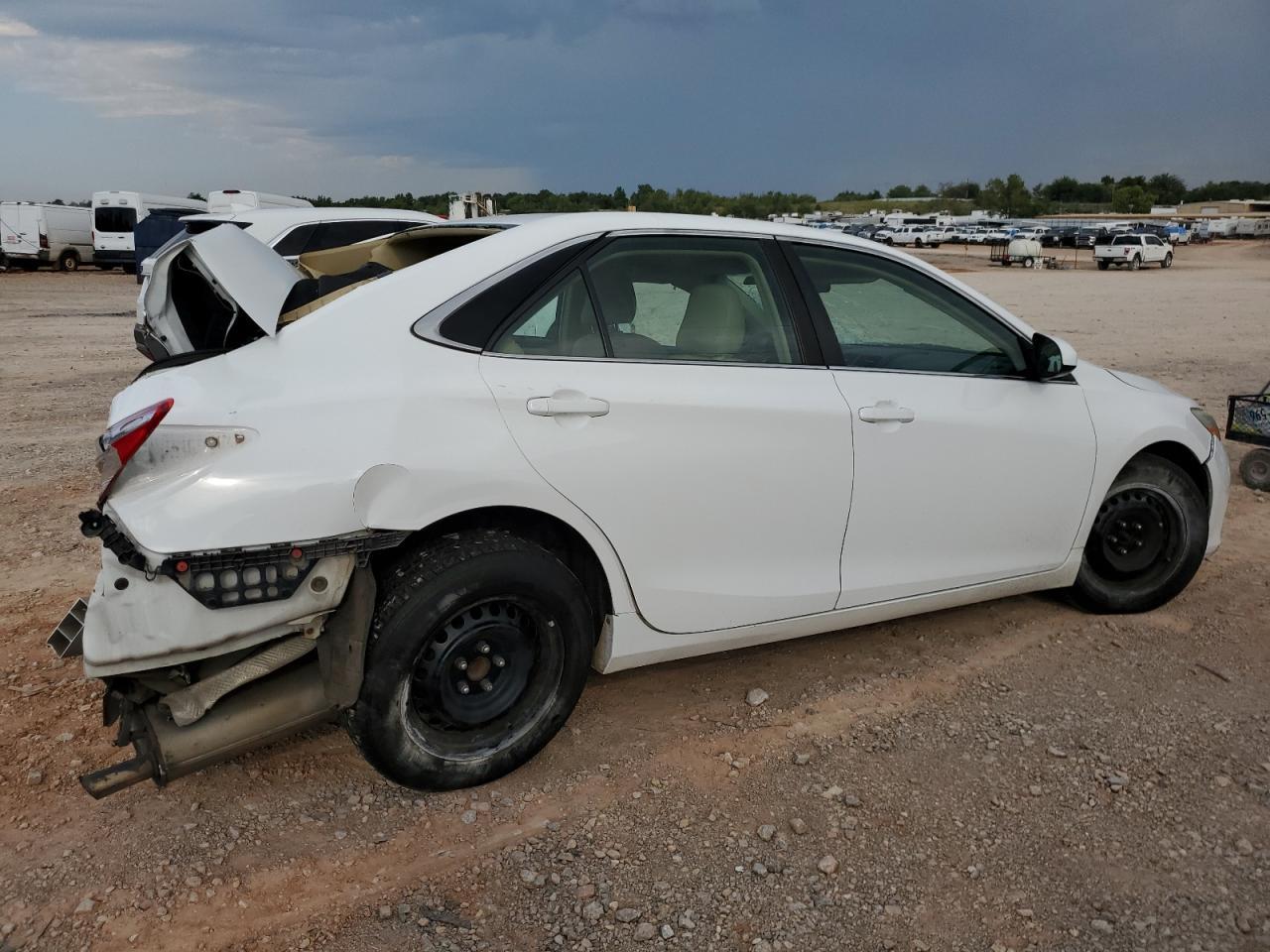 2016 TOYOTA CAMRY LE - Image 3