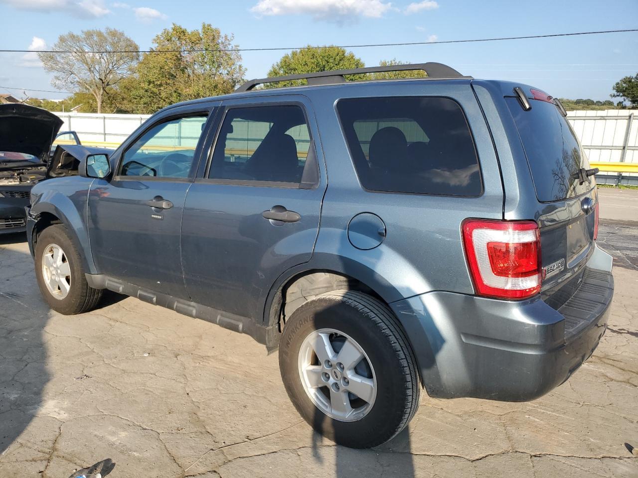 2010 FORD ESCAPE XLT - Image 2