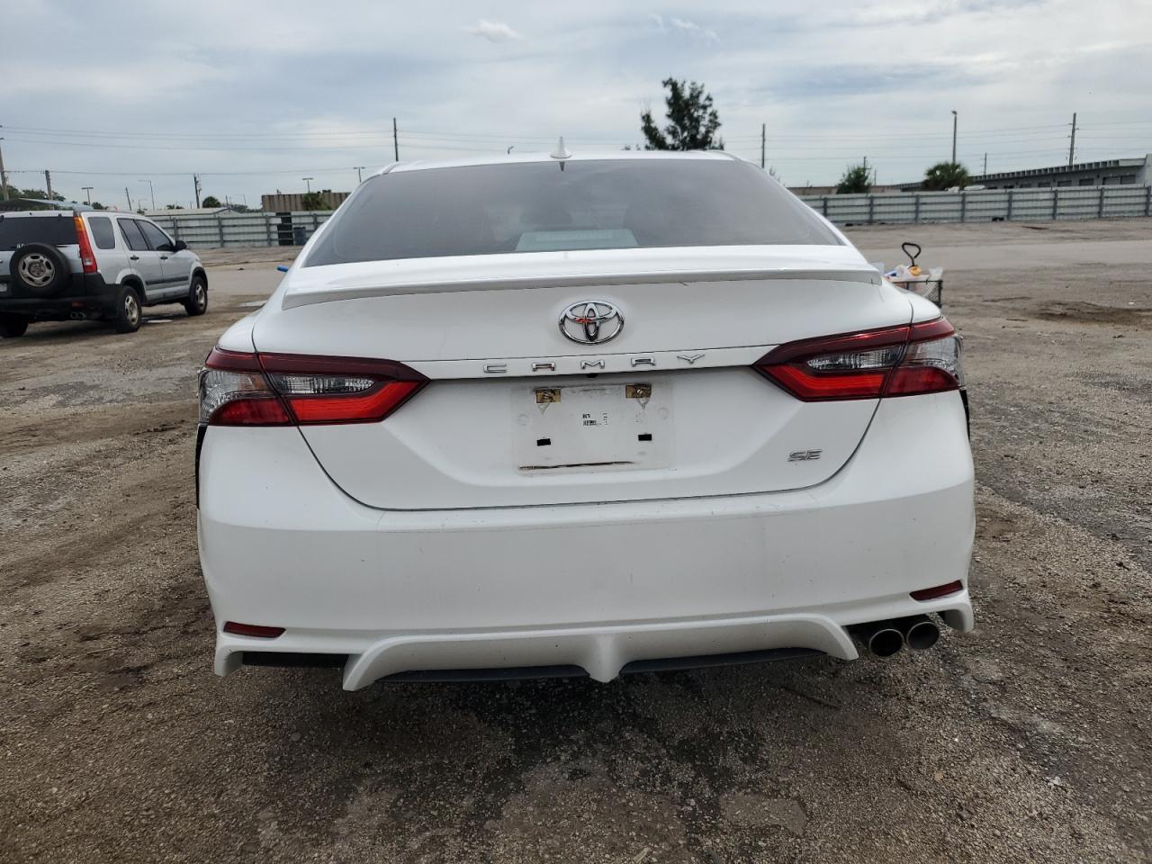 2021 TOYOTA CAMRY SE - Фото 6
