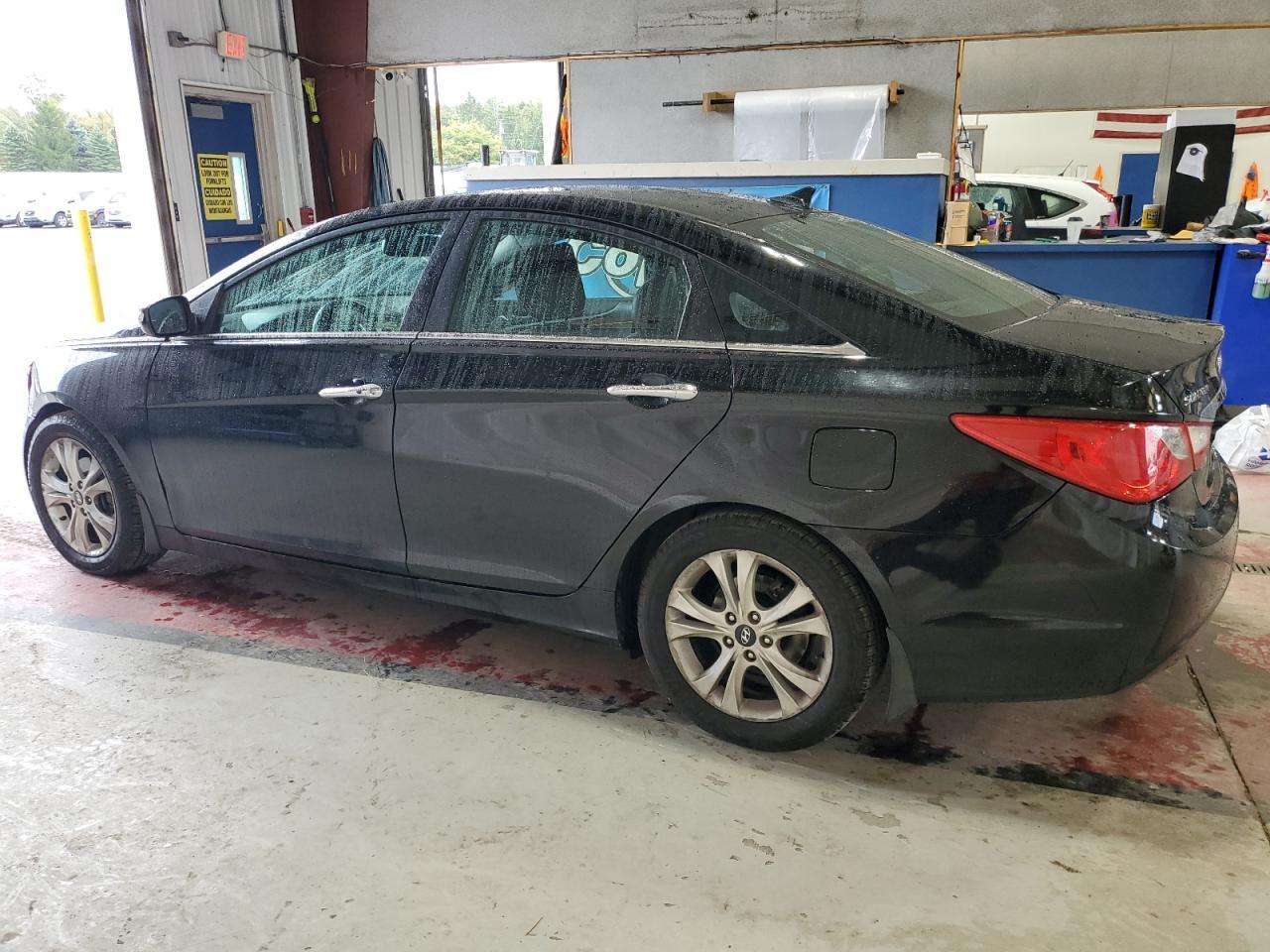 2011 HYUNDAI SONATA SE - Image 2