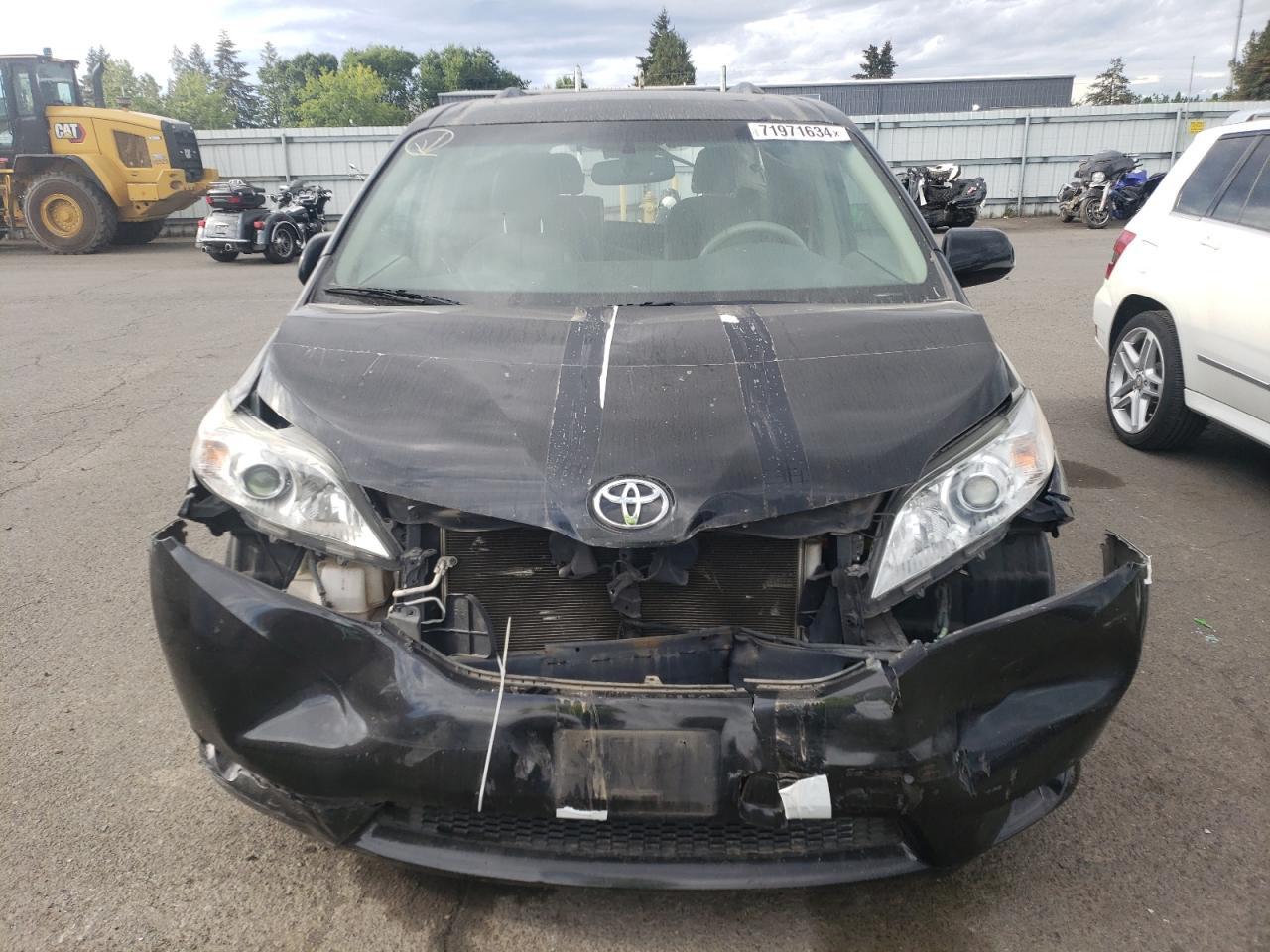 2011 TOYOTA SIENNA XLE - Фото 5