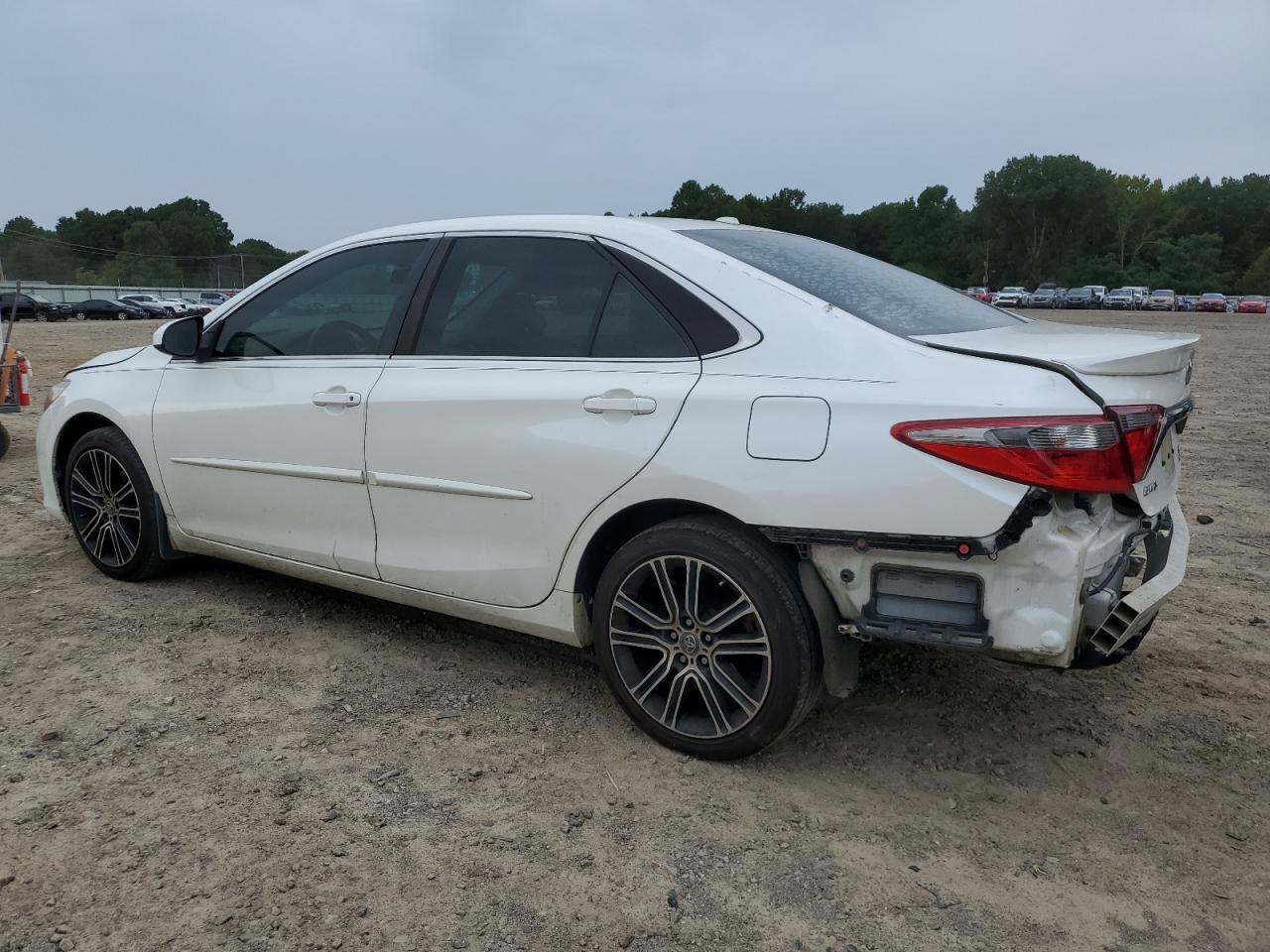 2016 TOYOTA CAMRY LE - Image 2