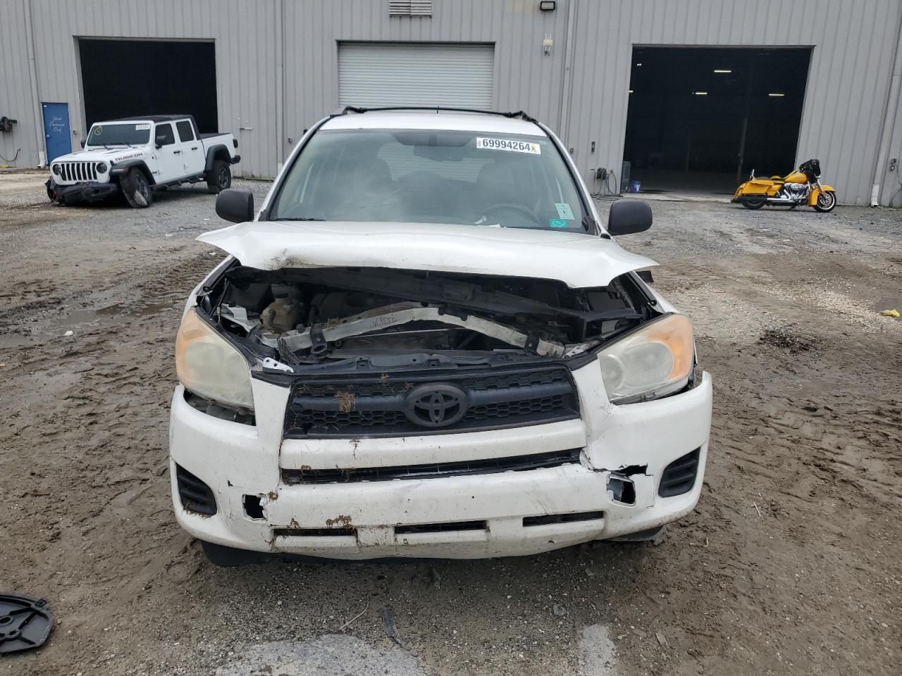 2011 TOYOTA RAV4 - Фото 5