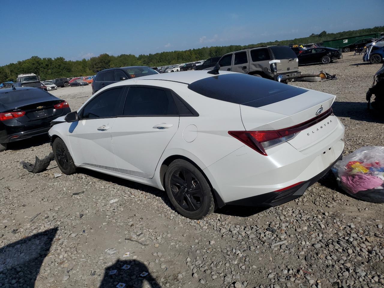 2022 HYUNDAI ELANTRA SE - Image 2
