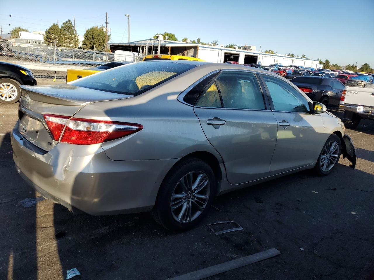 2016 TOYOTA CAMRY LE - Фото 3