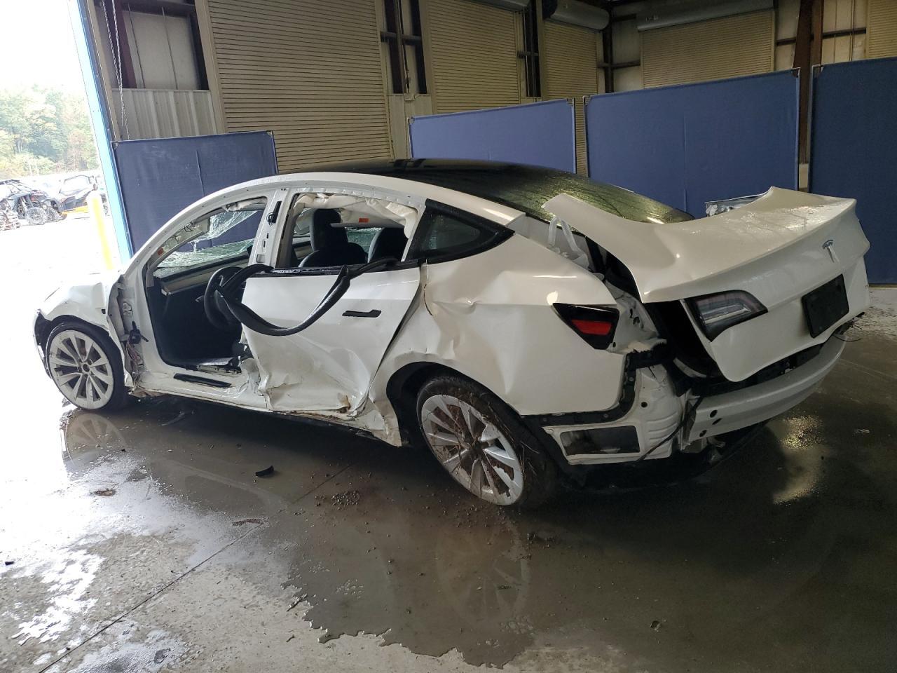2022 TESLA MODEL 3 - Image 2