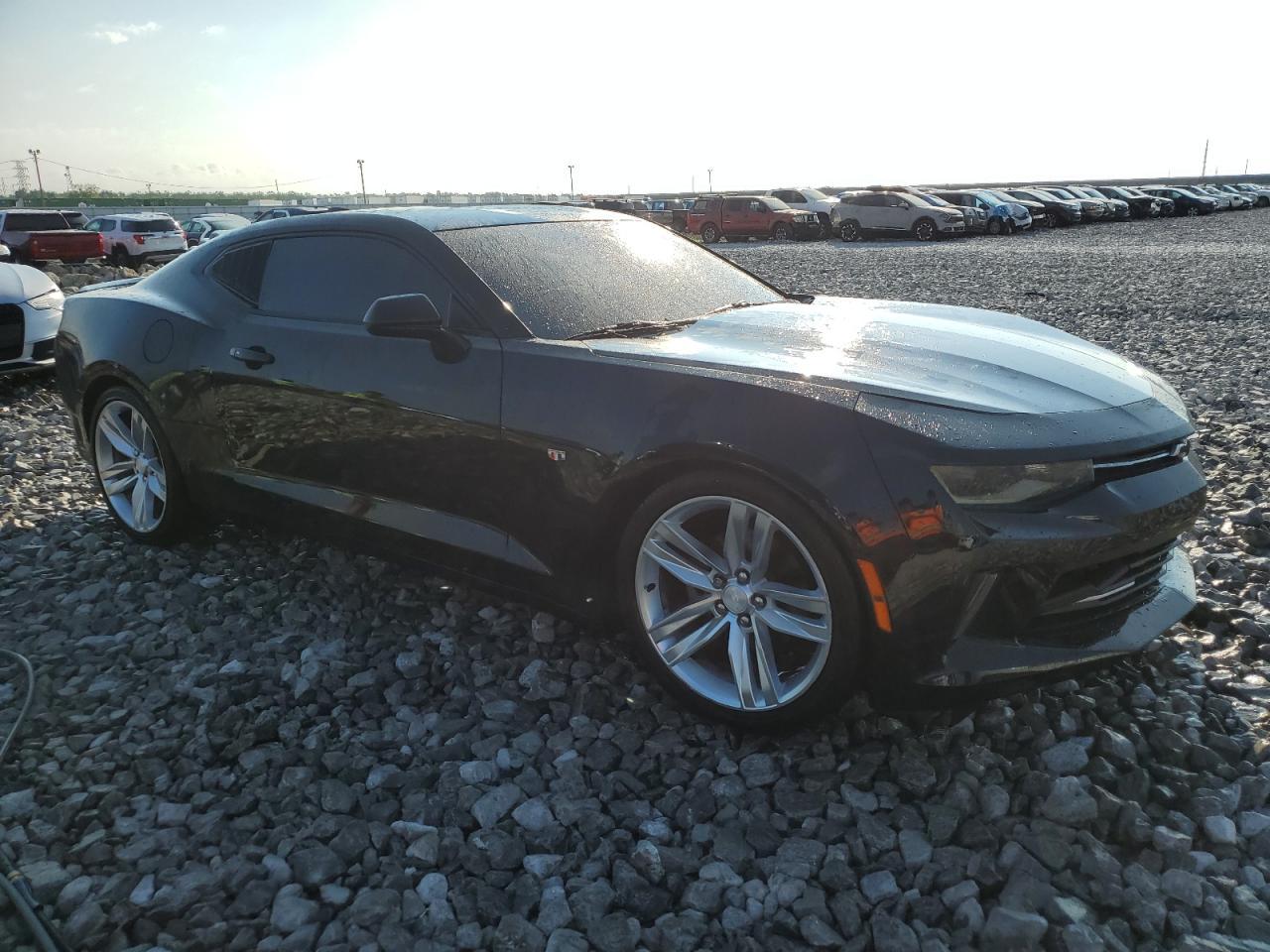 2018 CHEVROLET CAMARO LT - Image 4