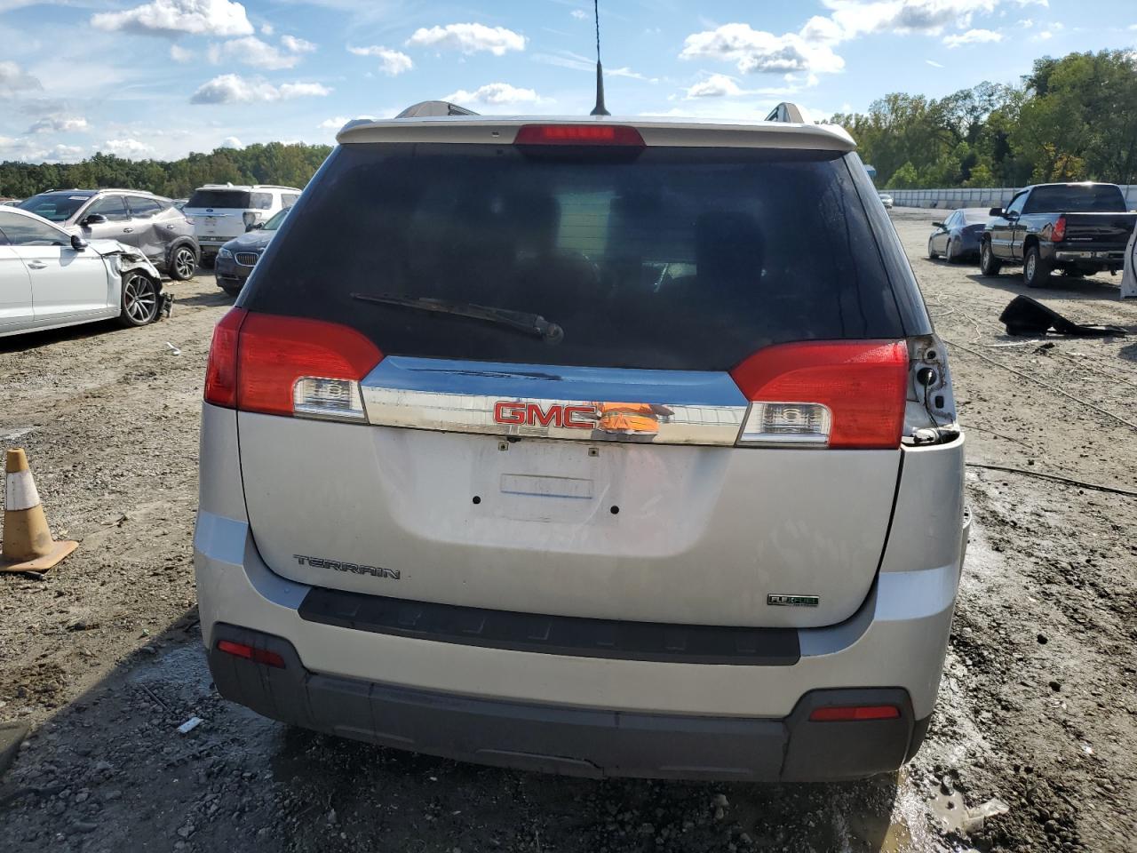 2012 GMC TERRAIN SL - Image 6