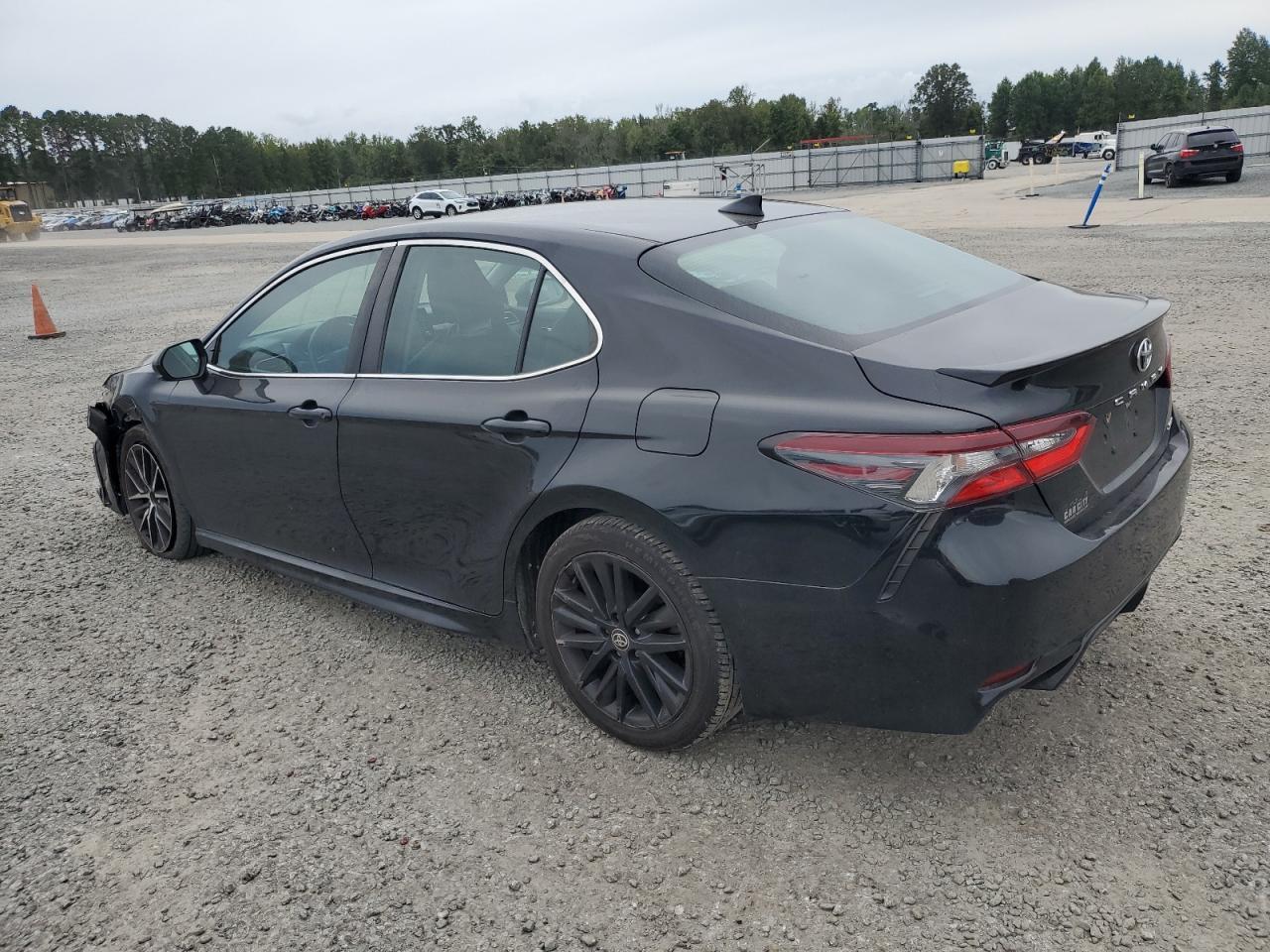 2021 TOYOTA CAMRY SE - Фото 2