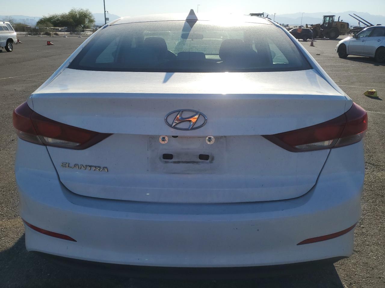 2018 HYUNDAI ELANTRA SE - Фото 6