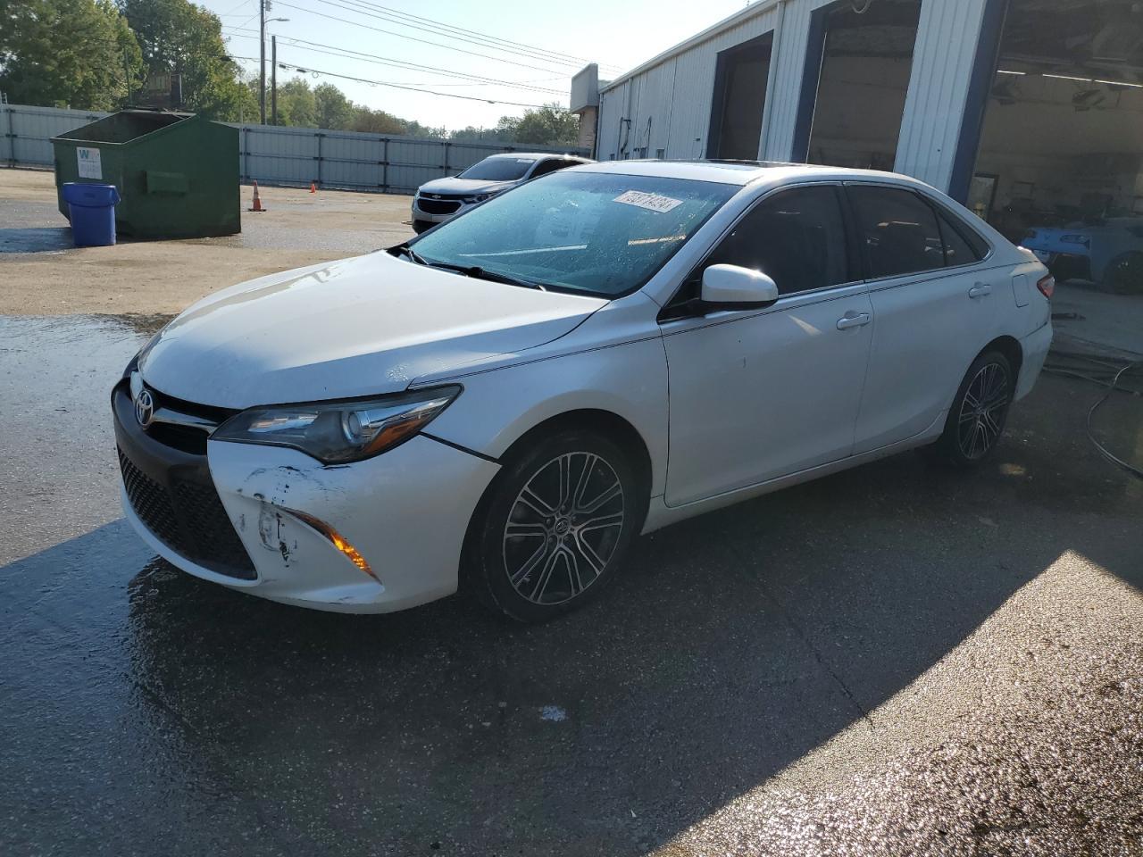2016 TOYOTA CAMRY LE