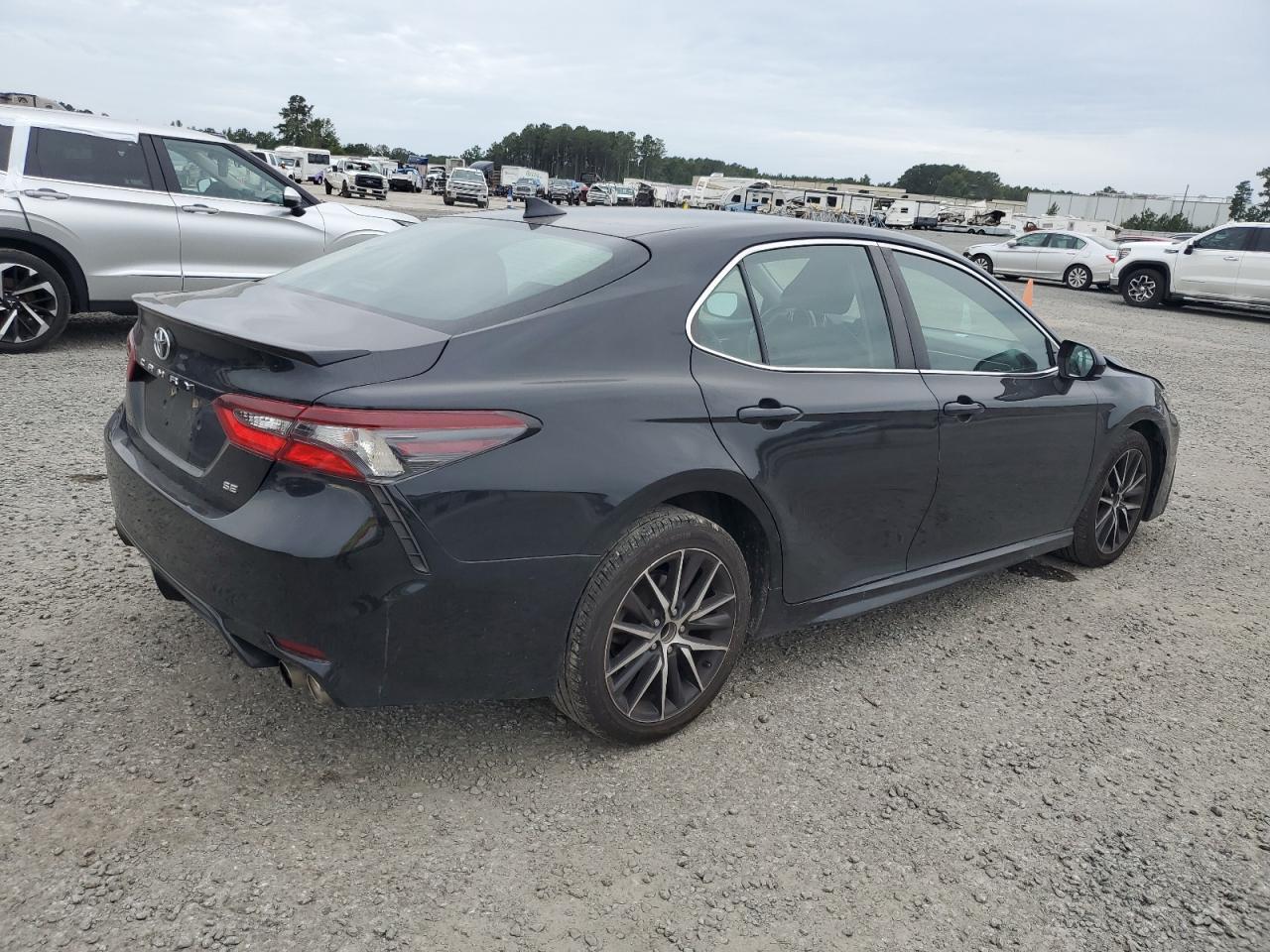 2021 TOYOTA CAMRY SE - Фото 3