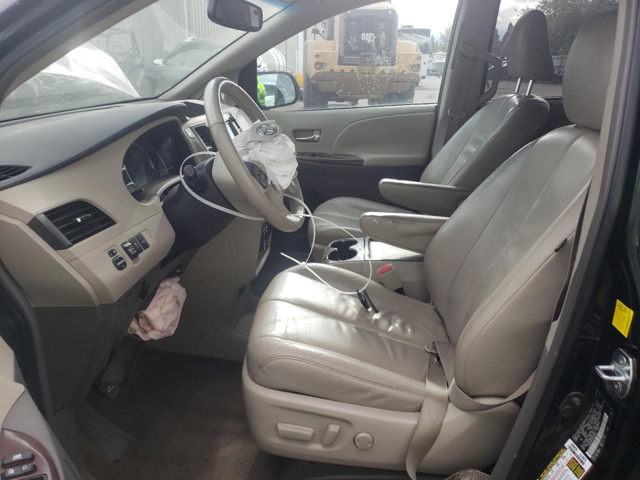 2011 TOYOTA SIENNA XLE - Фото 7