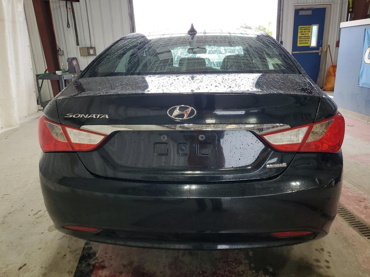 2011 HYUNDAI SONATA SE - Image 6